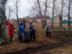 Продолжаются субботники