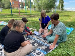 Дворовые площадки при библиотеках Стерлитамакского района продолжают свою работу в летний период.