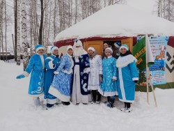 Новогодний парад Снегурочек